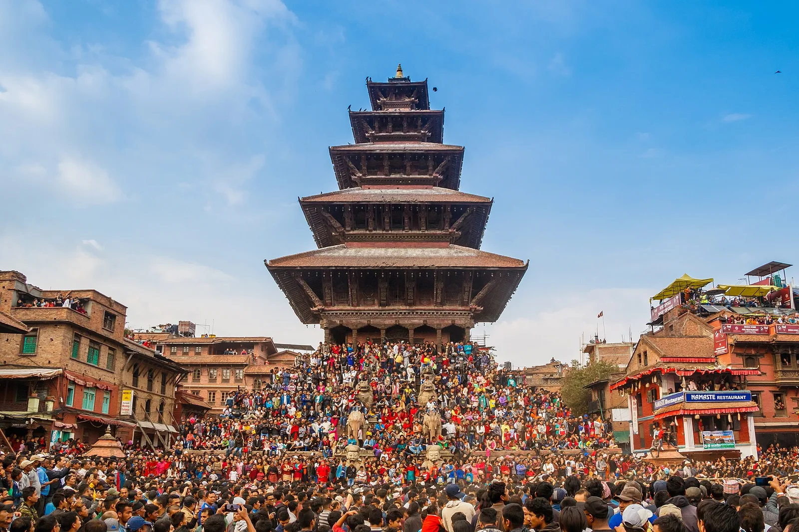 At 17, a Nepali Teenager Led 80 Artists Into Tibet. He Designed the White Pagoda Beijing Still Protects 700 Years Later