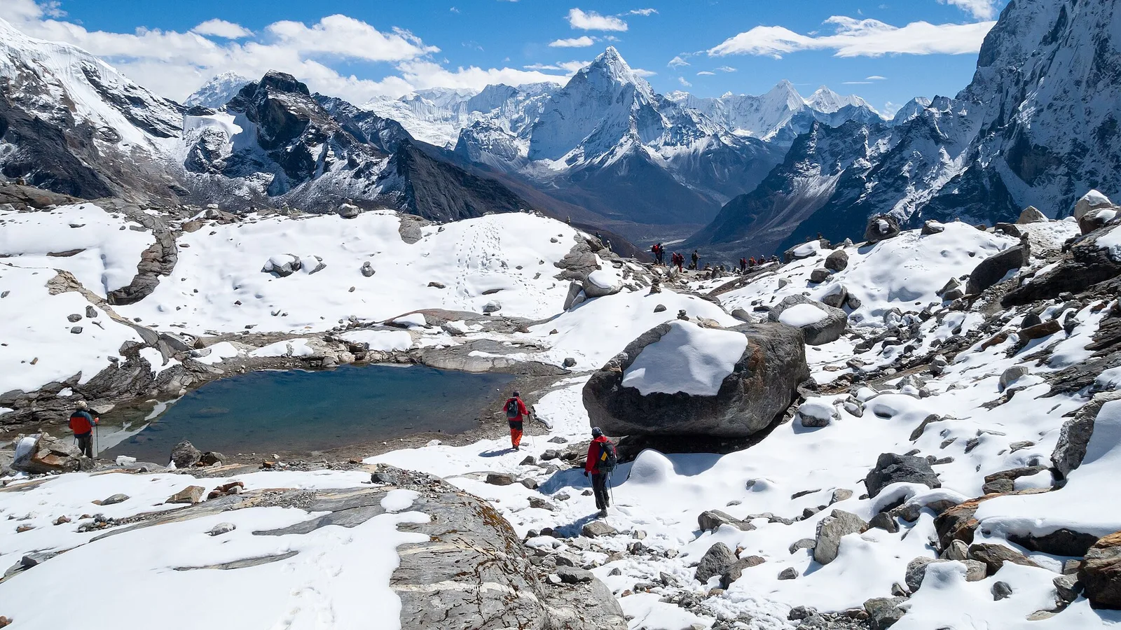 File photo: a glacial lake in the Nepal Himalaya (Chola valley) — illustrative context only, not the source lake of the 26 August 2026 Bhote Koshi flood