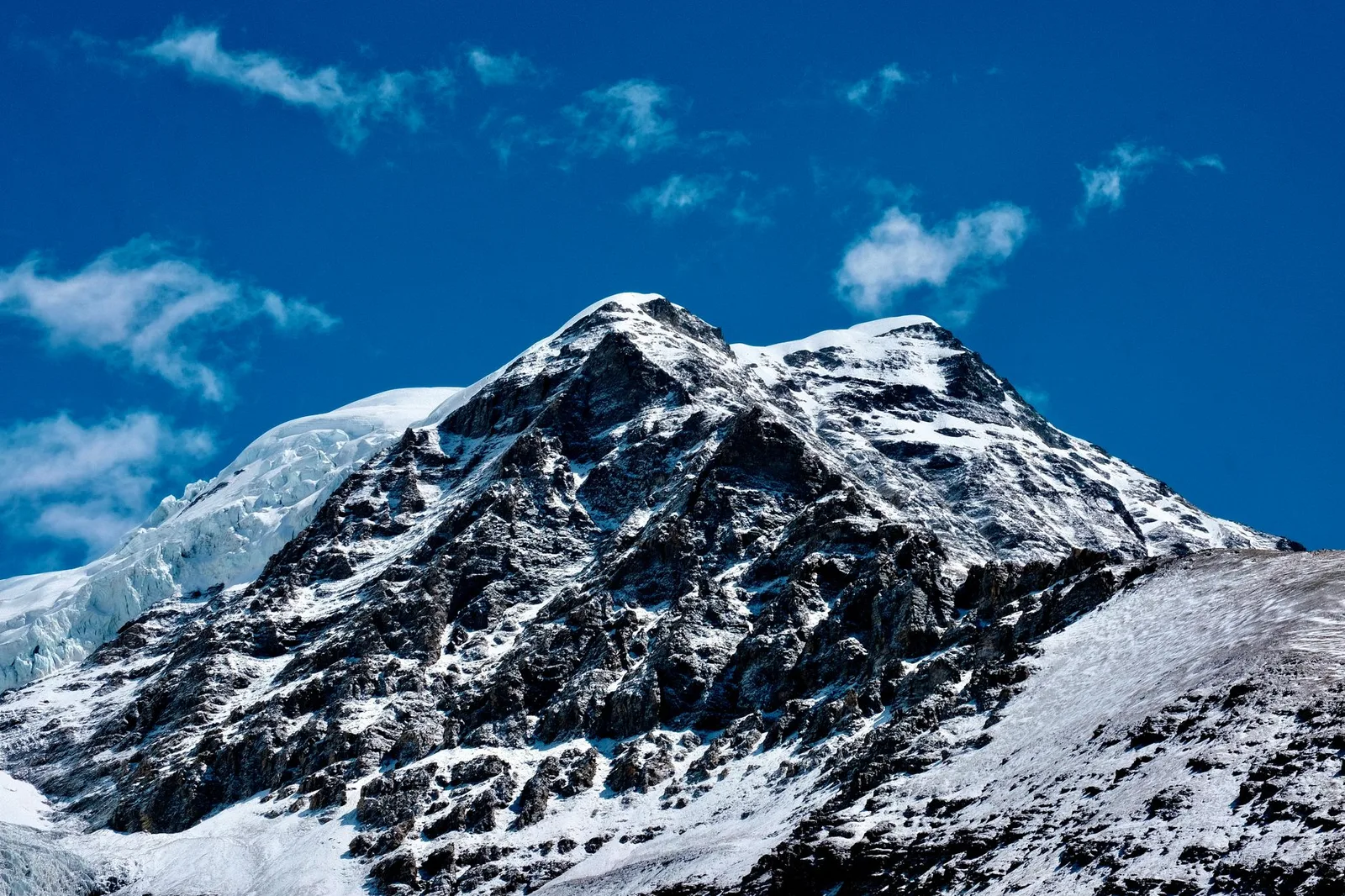 The Body on Everest That Climbers Used as a Landmark for 30 Years Finally Has a Name