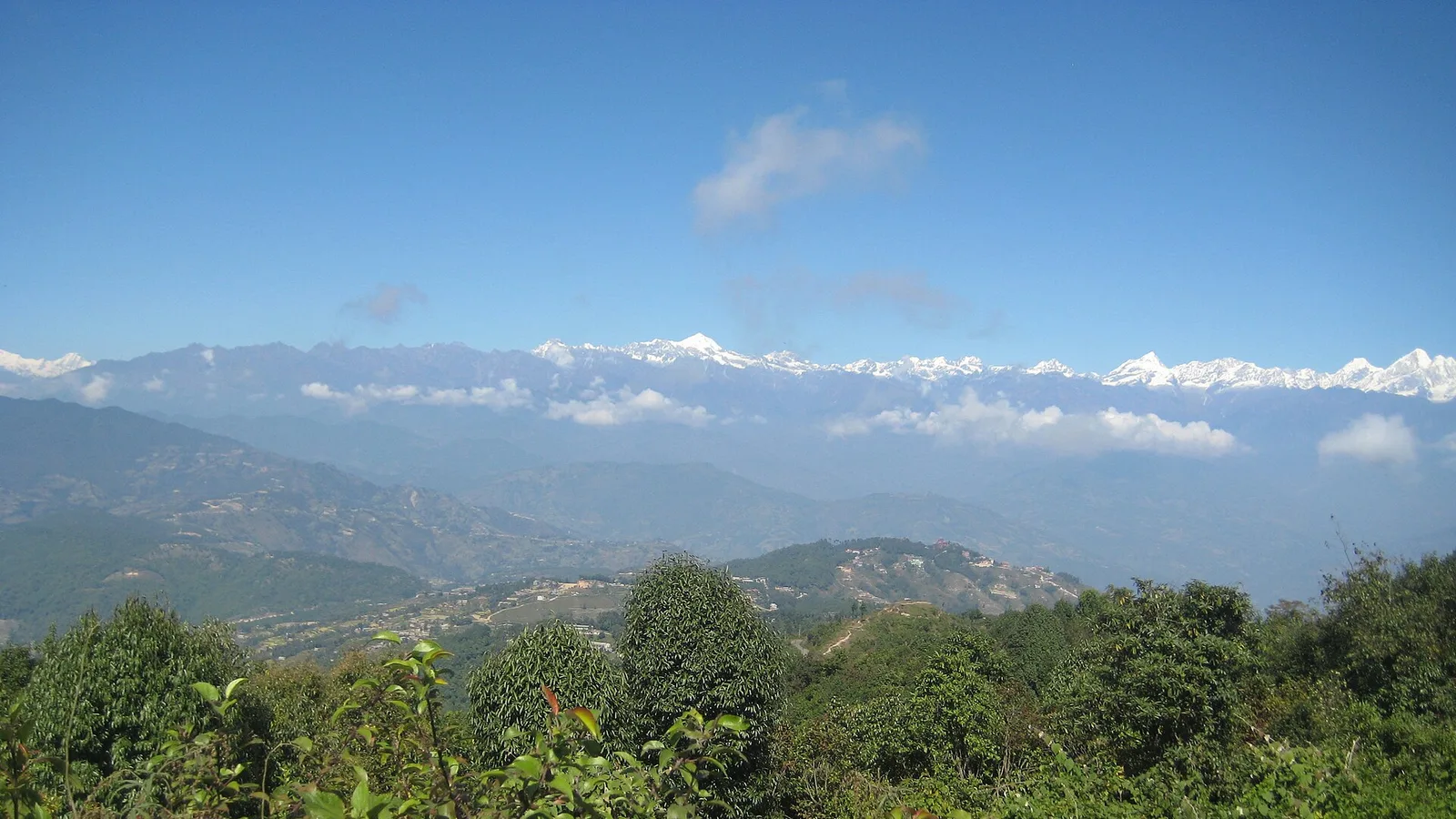 The Himalayan skyline at dawn from Nagarkot on the eastern rim of the Kathmandu Valley, Nepal — the Chisapani–Nagarkot–Dhulikhel trek runs the valley’s forested rim inside Shivapuri National Park in the Bagmati watershed, well south of the flood-hit Rasuwa corridor and unaffected by the 2026 floods