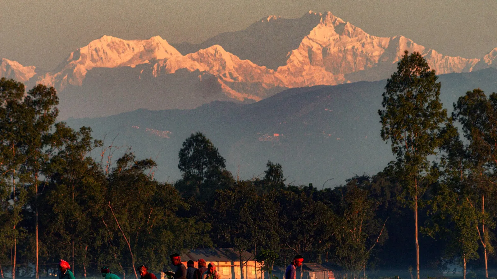 Mount Kanchenjunga (8,586 m), the world’s third-highest peak and the summit the Kanchenjunga trek is built around — a distant view of the far-eastern Nepal massif, about 600 km east of the flood-hit Rasuwa corridor