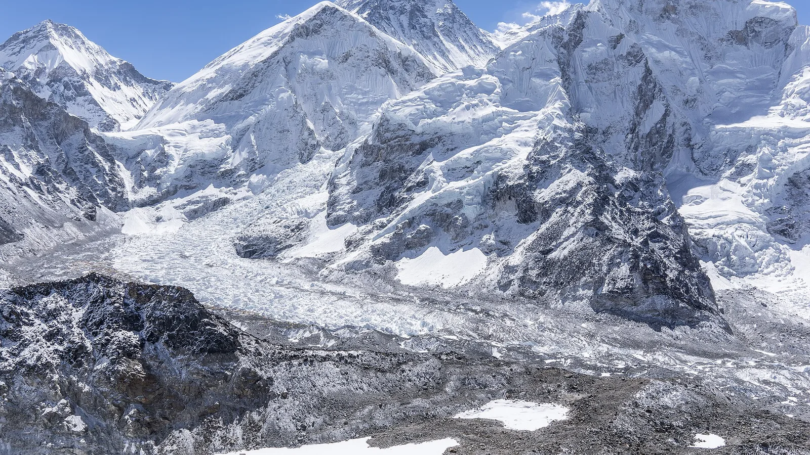 A crystal-clear late-autumn morning over the Nepal Himalaya — November brings the season’s most stable skies, with mountain visibility often beyond 150 km once the Tihar festival crowds head home