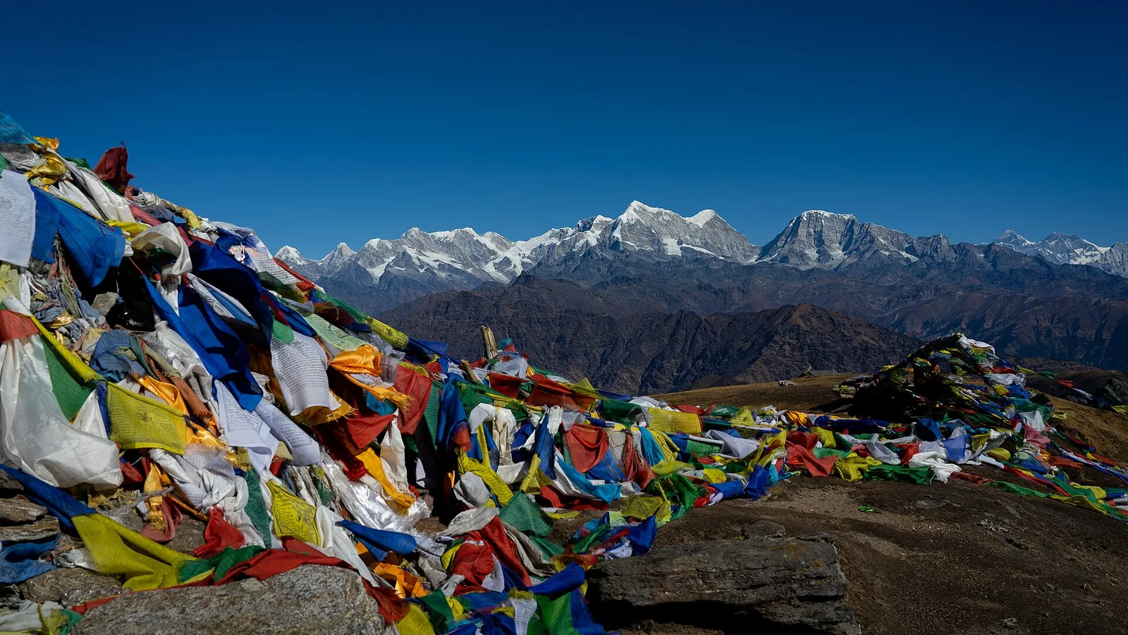 The panoramic Everest-to-Kanchenjunga Himalaya seen at dawn from the Pikey Peak ridge (~4,065 m) in the lower Solukhumbu (Solu) region, eastern Nepal — a road-access trek unaffected by the 2026 Rasuwa flood