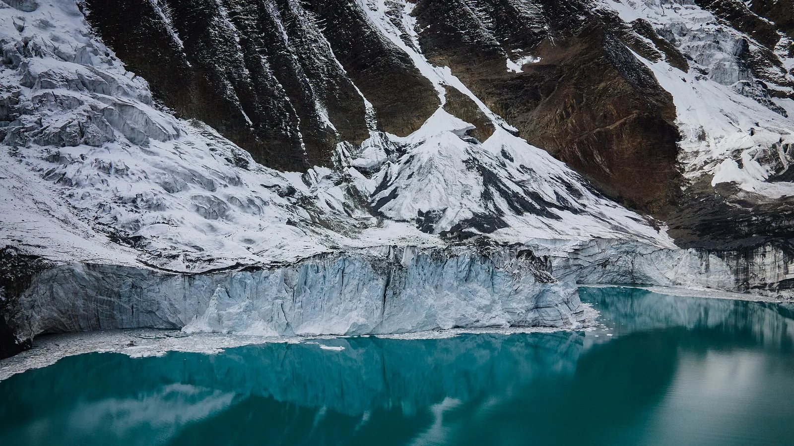 The turquoise glacial Tilicho Lake (4,919 m) below the Annapurna range in Manang district, Nepal — an Annapurna-region trek on the Marsyangdi side, unaffected by the 2026 Rasuwa flood