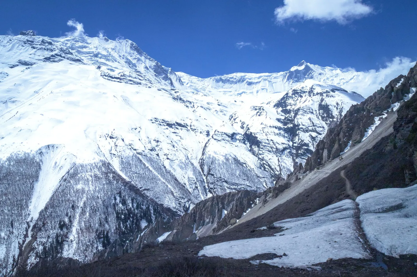 The World's Deepest Gorge Splits Two 8,000-Metre Peaks — and a Trail Runs Right Through It