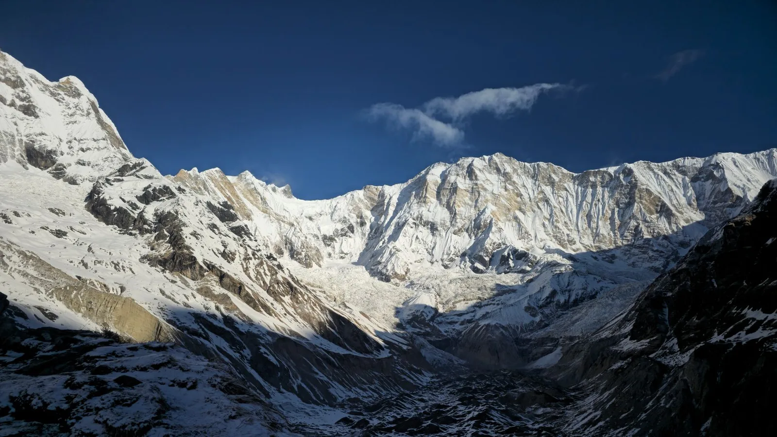 File photo: a glacier-fed river valley in the Nepal Himalaya. Illustrative image, not the 26 August 2026 flood.