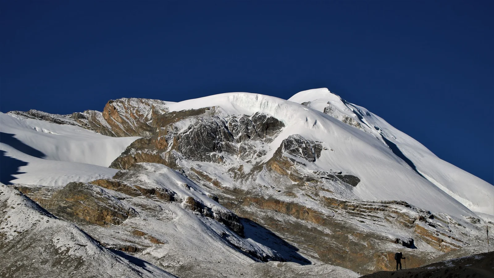 A breathtaking view of snow-covered peaks of the Himalayas, perfect for nature and adventure photography.